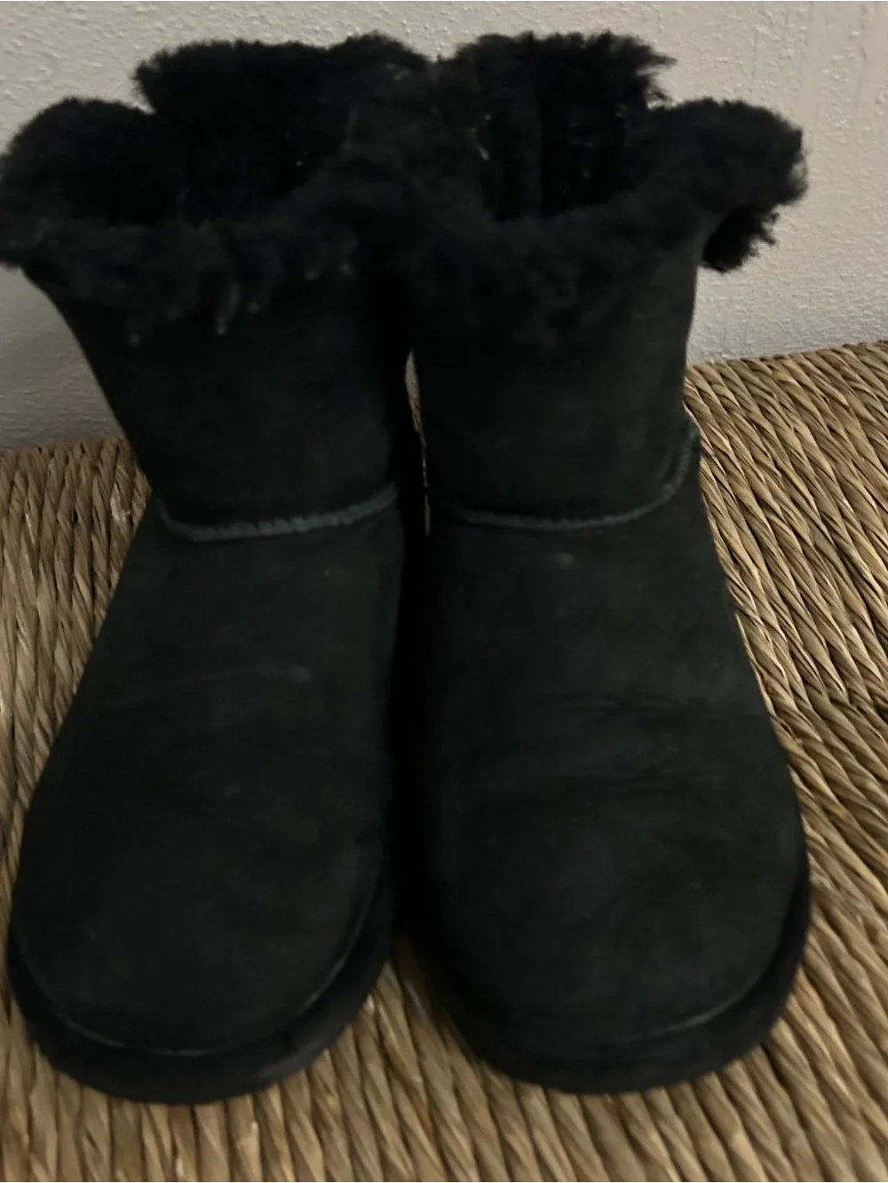 UGG mini baily bow Black Shearling Bow Back Ankle Boots